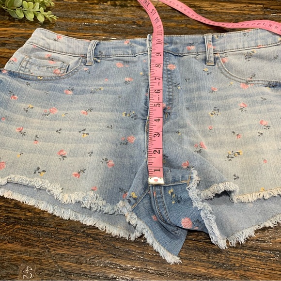 Cheeky High Waist Blue Jean Shorts Spandex Floral Cute 18 Frayed Wild Fable - Picture 12 of 15